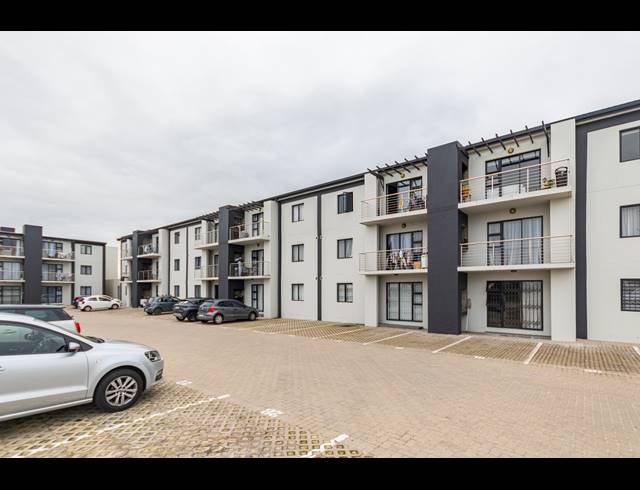 3 BEDROOM APARTMENT TO LET IN PARKLANDS